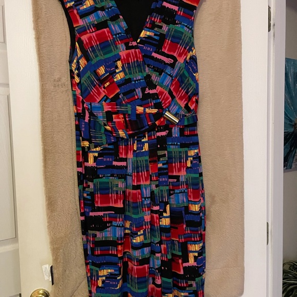 Dresses - Picture 5 of 16